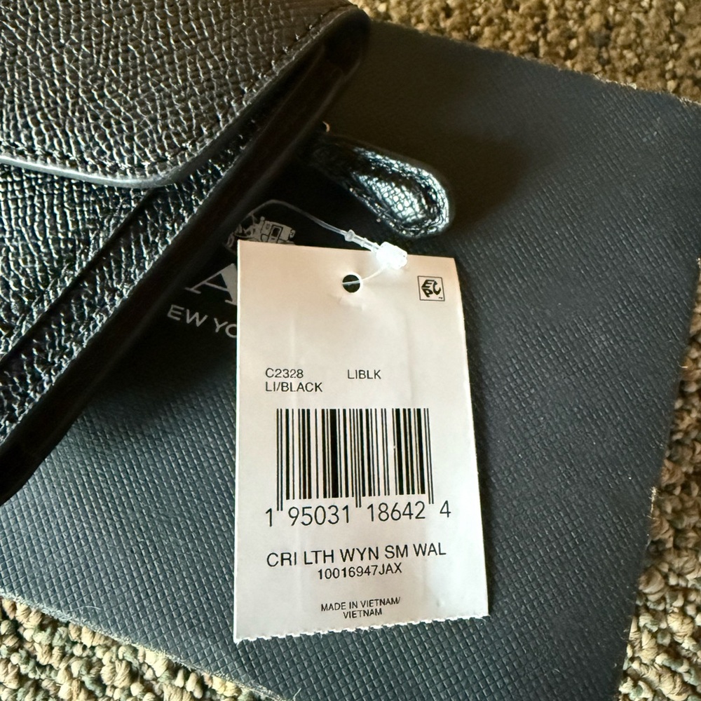 Coach WYN Wallet NWT - Picture 6 of 9